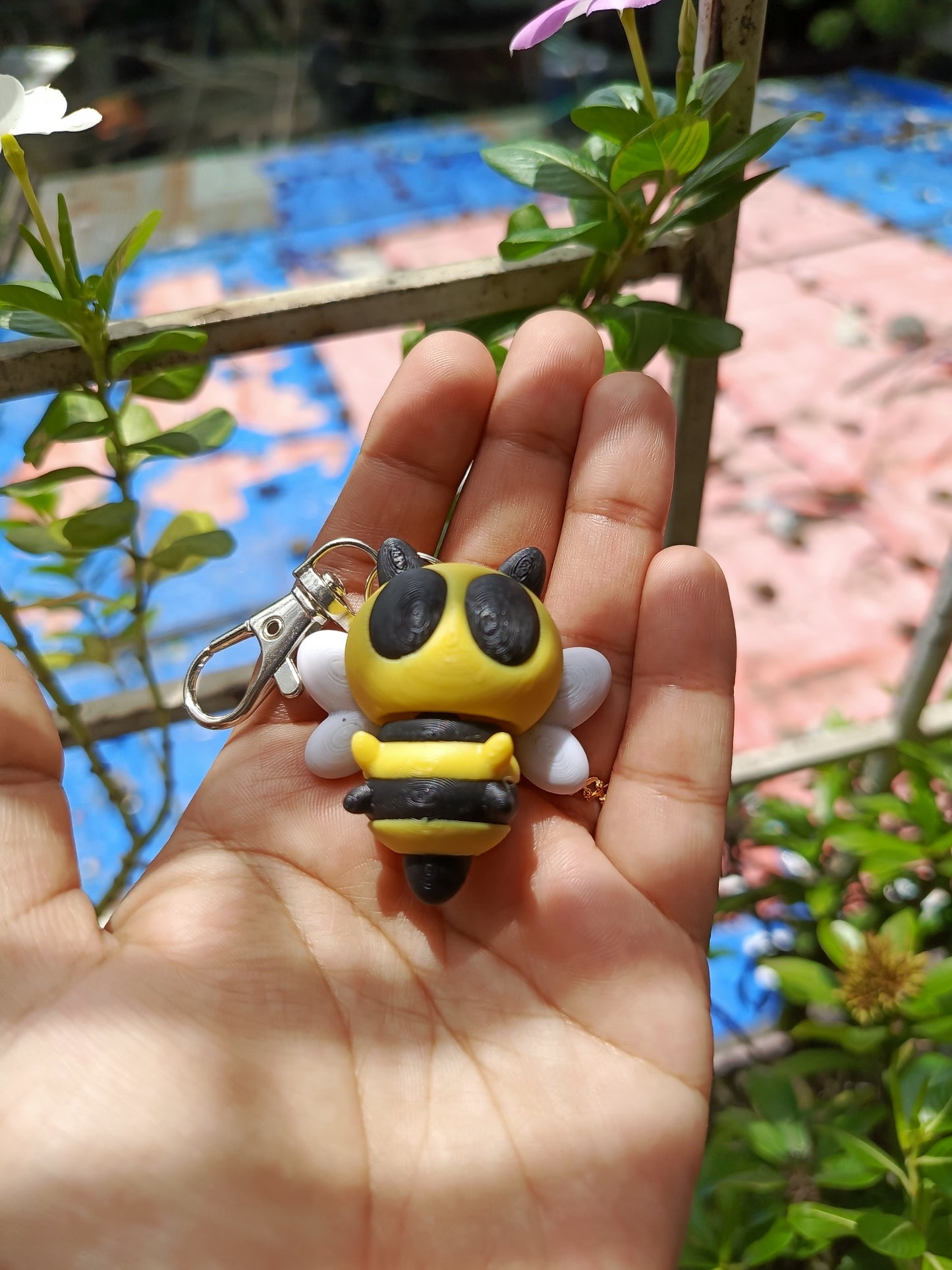 Bee keychain