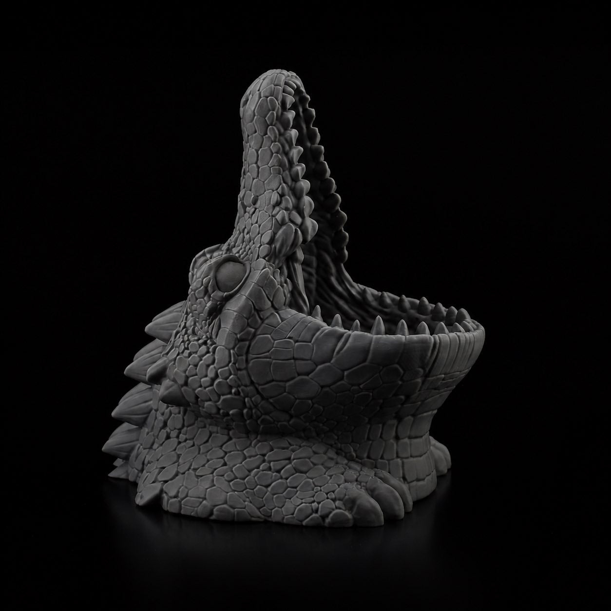 Crocodile Pen Holder in Ashen Concrete
