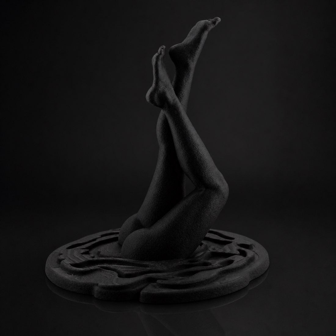 Dive in Black finish