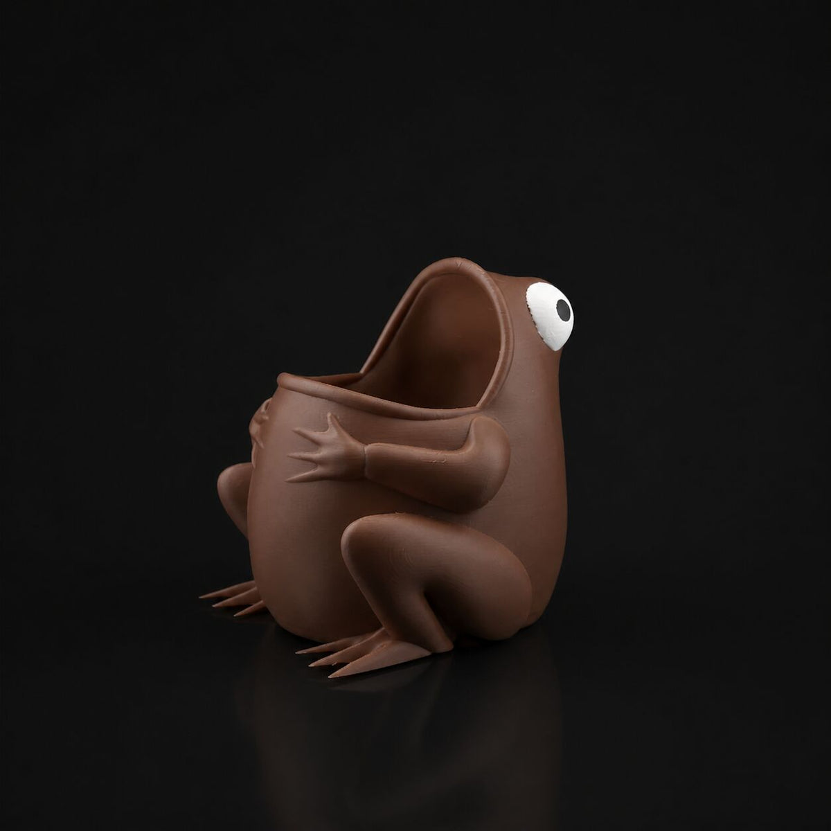 Frog Pen Holder in Cocoa Brown