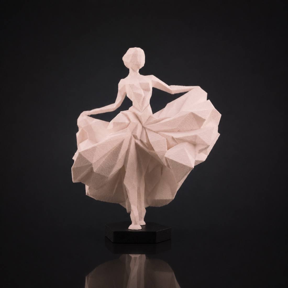Geometric Ballerina Dancer matte-beige