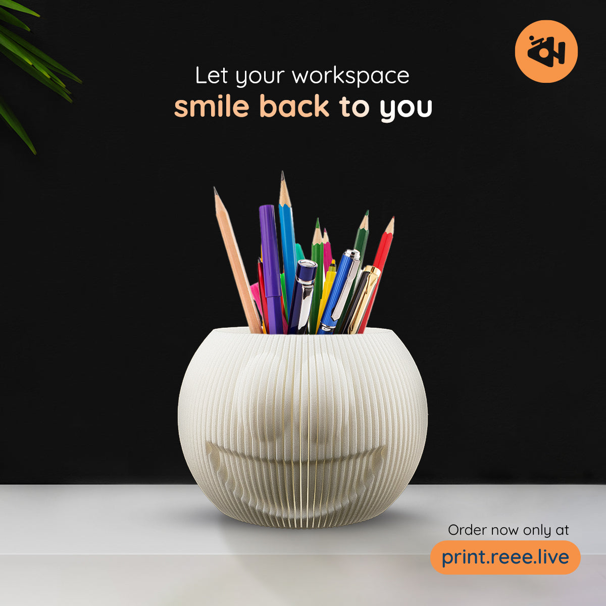 Happy vase pen holder