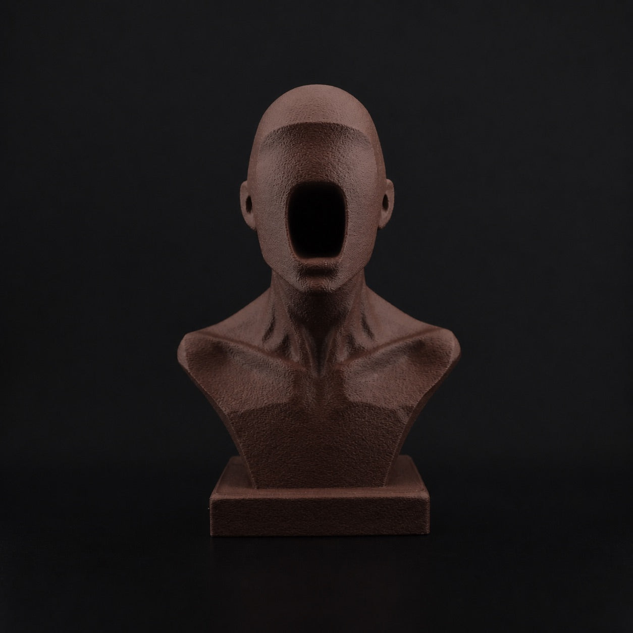 Scream in Cocoa Brown finish