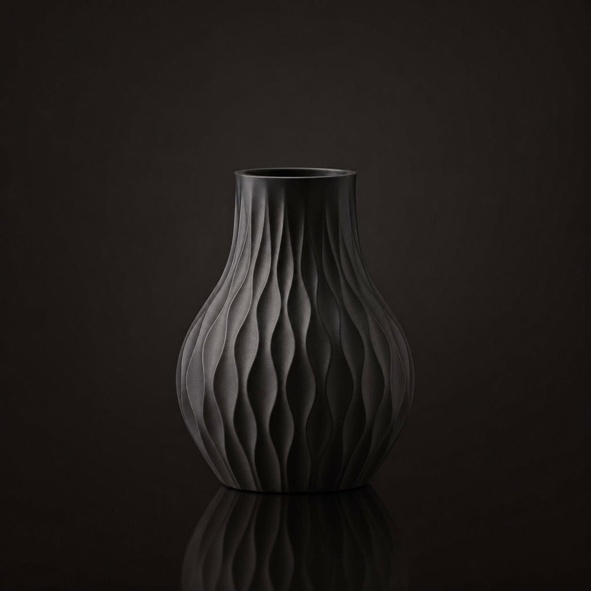 Wavy vase Black