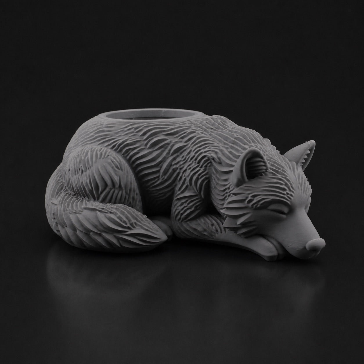 Wolf Planter in Ashen Concrete finish