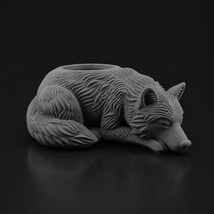 Wolf Planter in Ashen Concrete finish