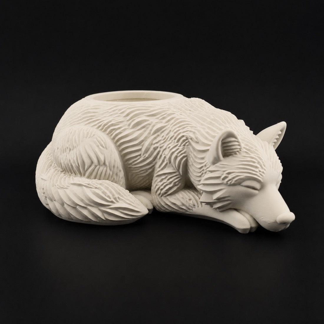 Wolf Planter in Bone White finish