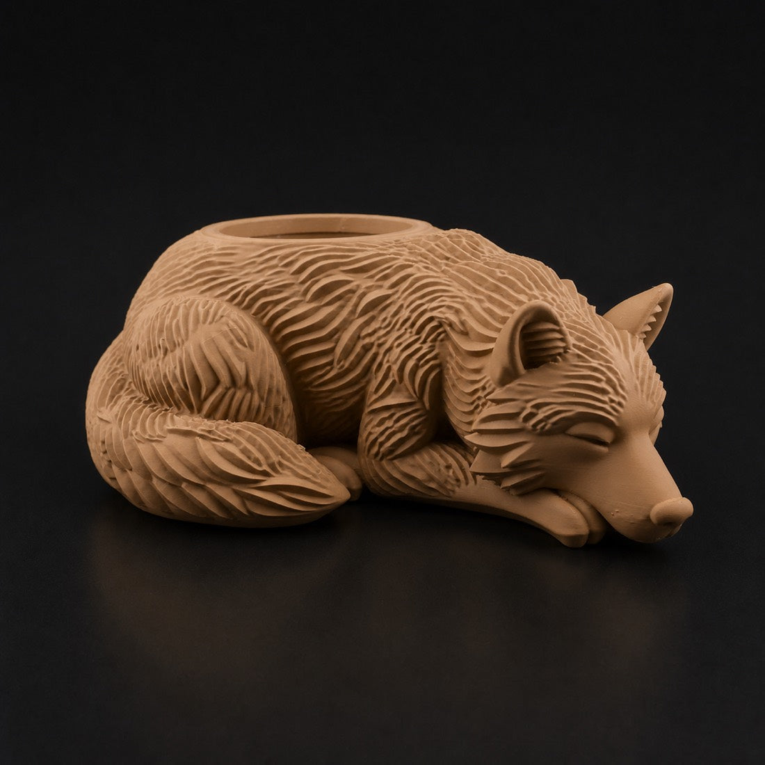 Wolf Planter in Caramel finish